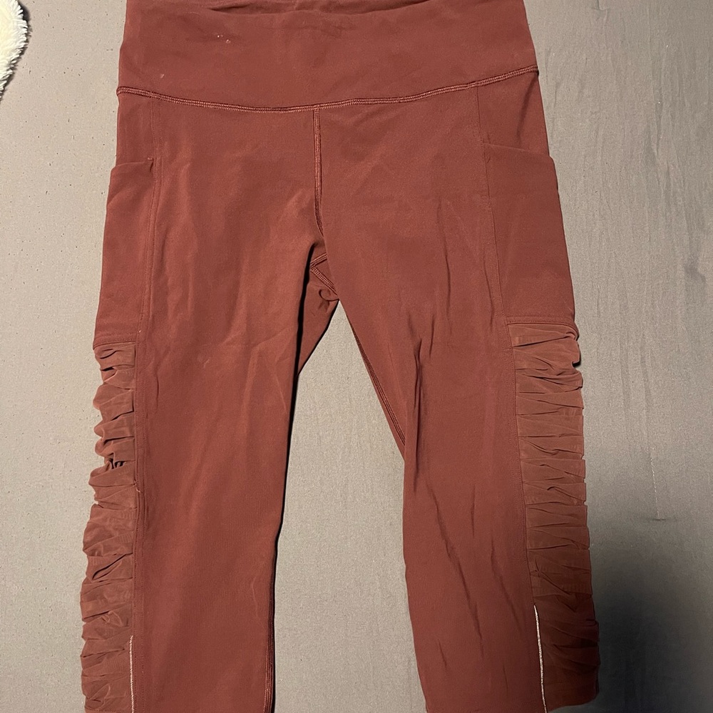 lululemon maroon cropped and scrunched leggings